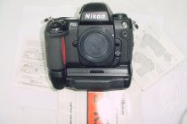Nikon F100 35mm Film SLR Manual Camera with Nikon MB-15 Battery Grip
