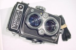 Yashica Mat-124 TLR 120 Medium Format Film Camera with 80mm F/3.5 Twin Lens