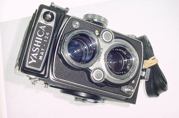 Yashica Mat-124 TLR 120 Medium Format Film Camera with 80mm F/3.5 Twin Lens