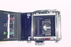 Yashica Mat-124 TLR 120 Medium Format Film Camera with 80mm F/3.5 Twin Lens