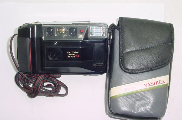 Yashica T2 35mm Film Point & Shoot Camera 35/3.5 Carl Zeiss Lens