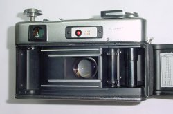 YASHICA ELECTRO 35 GS 35mm Film Rangefinder Camera with 45mm F/1.7 Lens