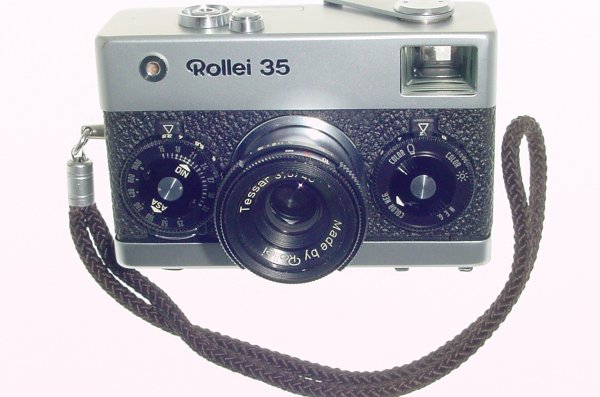 Rollei 35 35mm Film Manual Camera with Carl Zeiss Tessar 40mm F/3.5 Lens