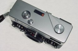 Rollei 35 35mm Film Manual Camera with Carl Zeiss Tessar 40mm F/3.5 Lens