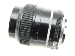 Nikon 105mm F/2.5 NIKKOR AI Manual Focus Portrait Lens