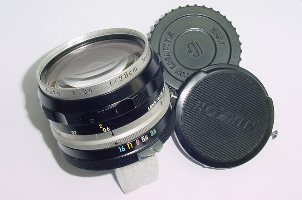 Nikon 28mm (2.8 cm) f/3.5 Auto NIKKOR-H Nippon Kogaku Pre-AI Lens