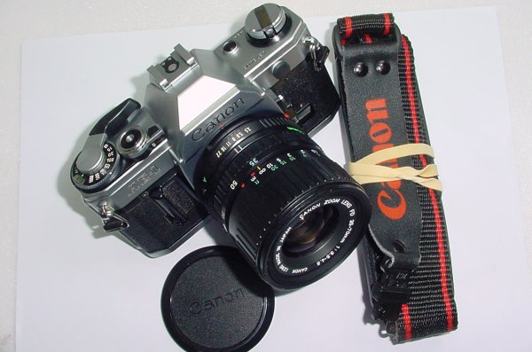 Canon AE-1 35mm SLR Film Manual Camera + Canon35-70mm F/3.5-4.5 FD Zoom Lens