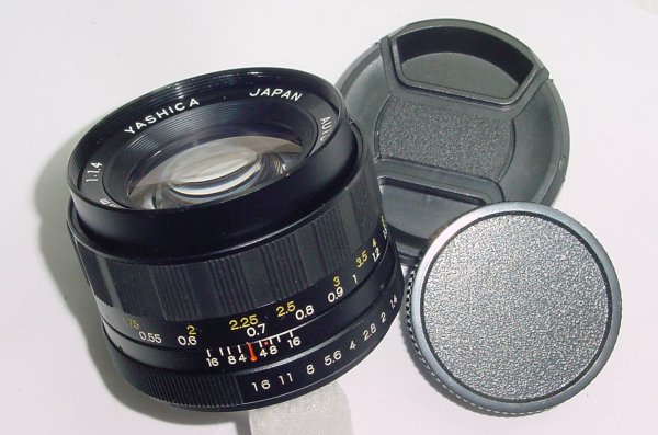 Yashica 50mm f1.4 Yashinon-DS manual focus M42 screw mount lens