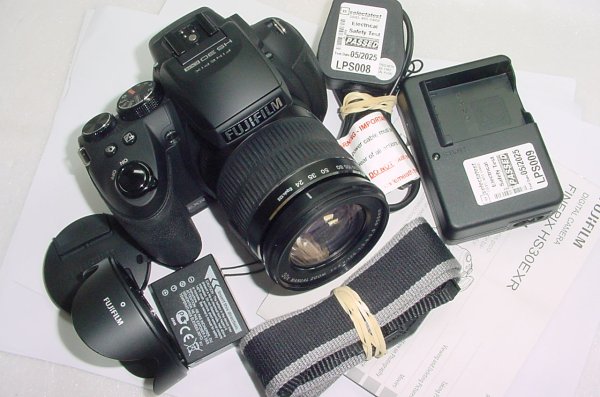 Fujifilm Finepix HS 30 EXR 16MB SLR Digital Camera 24-720mm 30X Zoom Lens