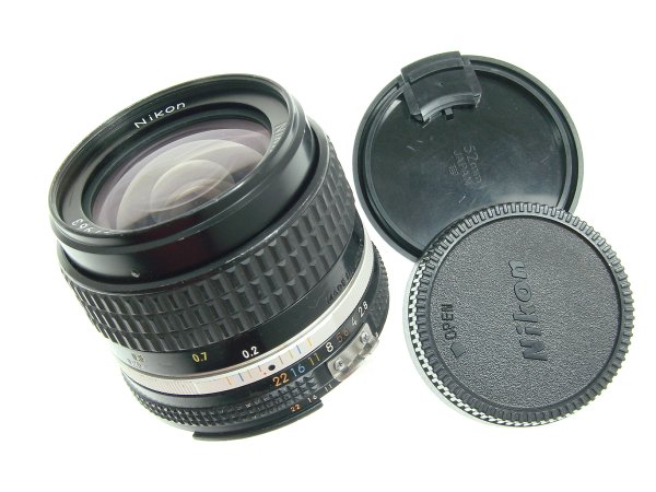 Nikon 28mm F/2.8 Nikkor AIs Manual Focus Wide Angle Lens