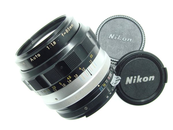 Nikon 85mm f/1.8 AI NIKKOR-H Auto Nippon Kogaku Manual Focus Portrait Lens