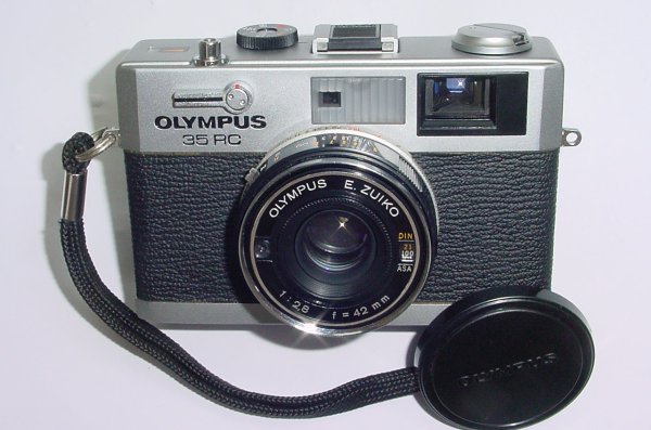 OLYMPUS 35 RC Rangefinder 35mm Film Camera 42mm F/2.8 E.Zuiko Lens
