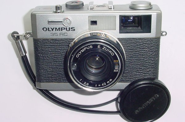 OLYMPUS 35 RC Rangefinder 35mm Film Camera 42mm F/2.8 E.Zuiko Lens