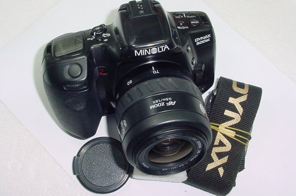 Minolta Dynax 500si 35mm Film SLR Camera with 35-70mm F/3.5-4.5 Zoom Lens