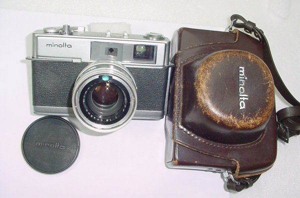 minolta HI-MATIC 7 35mm Film Rangefinder Camera with ROKKOR 45mm F/1.8 Lens