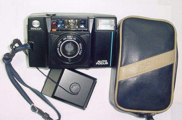 MINOLTA AF-S Auto Focus 35mm Film Point & Shoot Camera 35/2.8 Lens Excellent