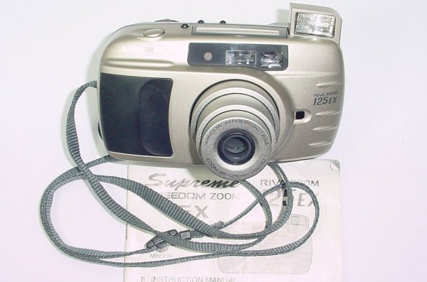 MINOLTA RIVA Zoom 125 EX 35mm Film Point & Shoot Camera 39-125mm MACRO Zoom Lens