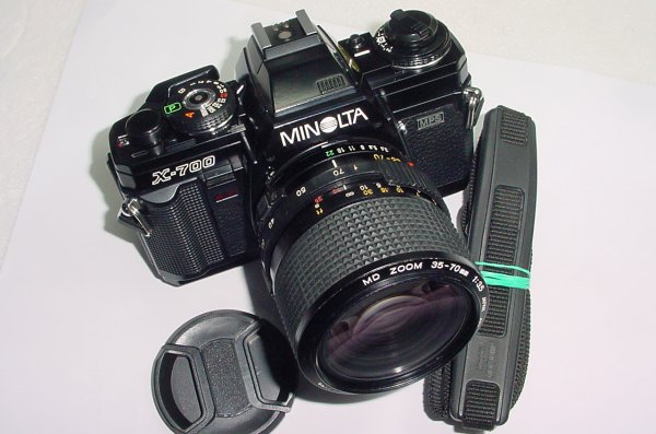Minolta X-700 35mm Film SLR Manual Camera + 35-70mm F/3.5 MD MACRO Zoom Lens