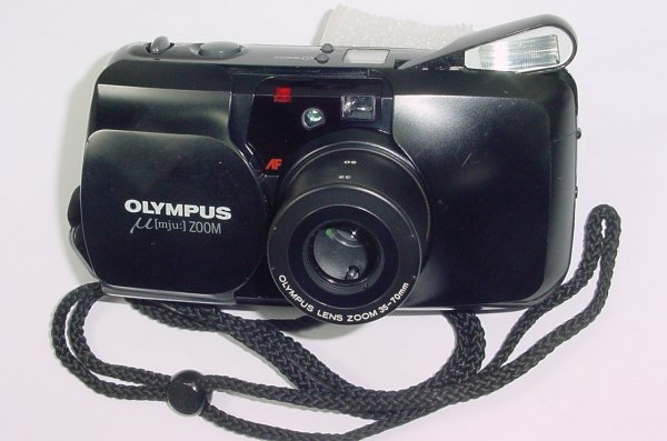 Olympus U [mju:] Zoom 35mm Film Point & Shoot Compact Camera 35-70mm Zoom Lens