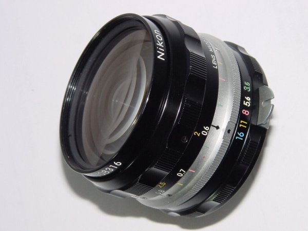 Nikon 28mm F/3.5 Auto NIKKOR-H Wide Angle Manual Focus Pre AI Lens