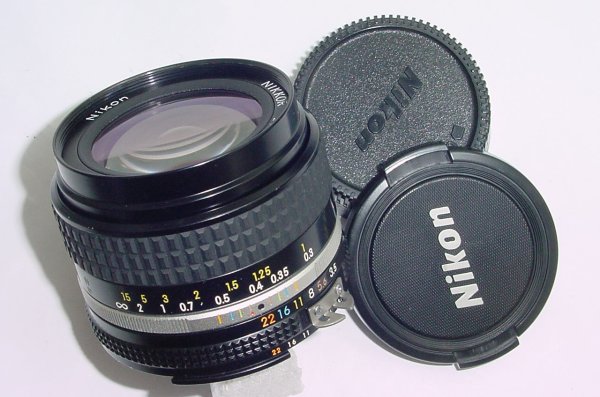 Nikon 28mm F/3.5 NIKKOR AIs Wide Angle Manual Focus Lens