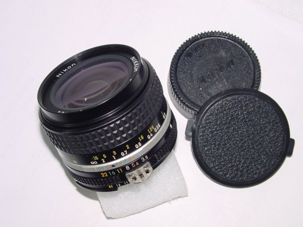 Nikon 28mm F/3.5 NIKKOR AIs Wide Angle Manual Focus Lens