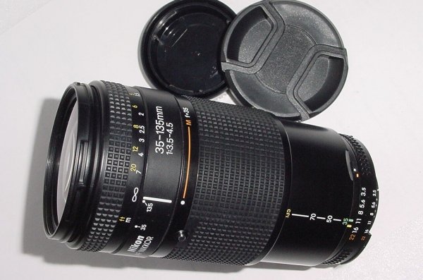 Nikon 35-135mm F/3.5-4.5 AF NIKKOR MACRO Auto Focus Zoom Lens