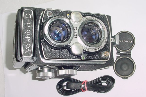 YASHICA - D TLR 120 Medium Format Film Camera with 80mm F/3.5 Lens