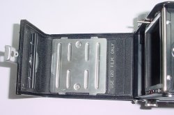 YASHICA - D TLR 120 Medium Format Film Camera with 80mm F/3.5 Lens