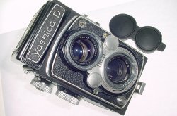 YASHICA-D TLR 120 Medium Format Film Camera with 80mm F/3.5 Lens