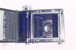 YASHICA D TLR 120 Medium Format Film Camera with 80mm F/3.5 Lens