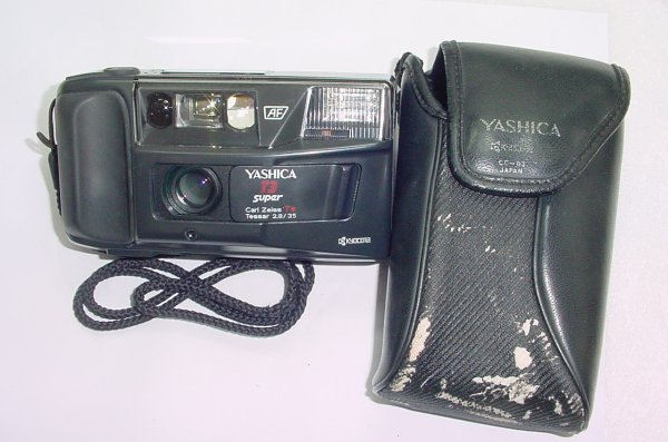 YASHICA T3 Super 35mm Film Point & Shoot Camera Carl Zeiss 35/2.8 T* Tessar Lens