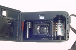 YASHICA T3 Super 35mm Film Point & Shoot Camera Carl Zeiss 35/2.8 T* Tessar Lens