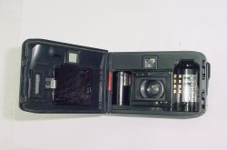 YASHICA T3 Super 35mm Film Point & Shoot Camera Carl Zeiss 35/2.8 T* Tessar Lens
