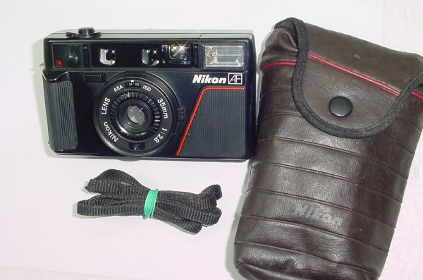 Nikon L35 AF 35mm Film Point and Shoot Compact Camera with 35mm F/2.8 Lens (ASA400)