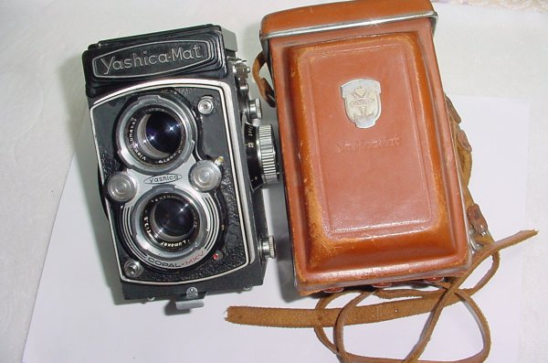YASHICA-Mat TLR 120 Medium Format Film Camera COPAL-MXV 80mm F/3.5 Twin Lens