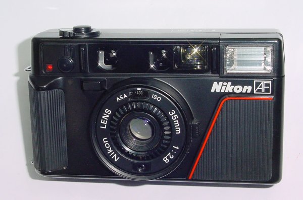 Nikon L35 AF 35mm Film Point and Shoot Compact Camera with 35mm F/2.8 Lens (ASA400)