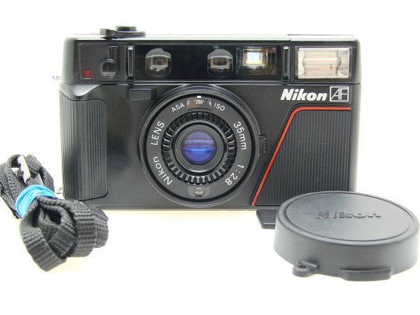 Nikon L35 AF 35mm Film Compact Camera with 35/2.8 Lens (ASA400)
