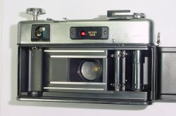 YASHICA ELECTRO 35 GSN 35mm Film Rangefinder Camera with 45mm F/1.7 Lens