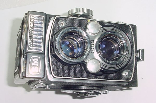 YASHICA-MAT EM 6x6 120 Film Medium Format Manual Camera 80mm F/3.5 Lens