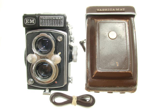 Yashica-MAT EM 6x6 120 Film Medium Format Manual Camera 80mm F/3.5 Lens