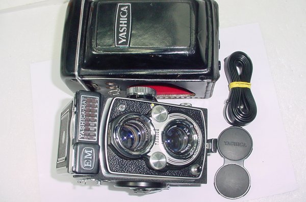 YASHICA-MAT EM 6x6 120 Film Medium Format Manual Camera 80mm F/3.5 Lens