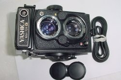 YASHICA Mat-124 G TLR 120 Medium Format Film Camera with 80mm F/3.5 TWIN Lens