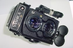 YASHICA Mat-124 G TLR 120 Medium Format Film Camera with 80mm F/3.5 TWIN Lens