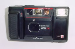YASHICA T AF 35mm Film Point & Shoot Auto Focus Camera Carl Zeiss 35/3.5 Tessar T* Lens