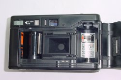 YASHICA T AF 35mm Film Point & Shoot Auto Focus Camera Carl Zeiss 35/3.5 Tessar T* Lens
