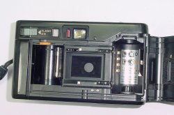 YASHICA T AF 35mm Film Point & Shoot Auto Focus Camera Carl Zeiss 35/3.5 Tessar T* Lens
