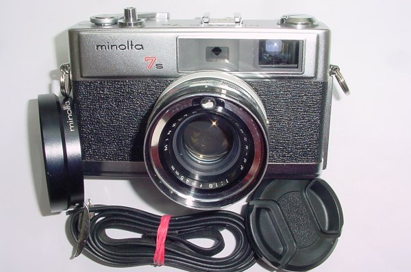 minolta HI-MATIC 7S 35mm Film Rangefinder Camera with ROKKOR 40mm F/1.7 Lens