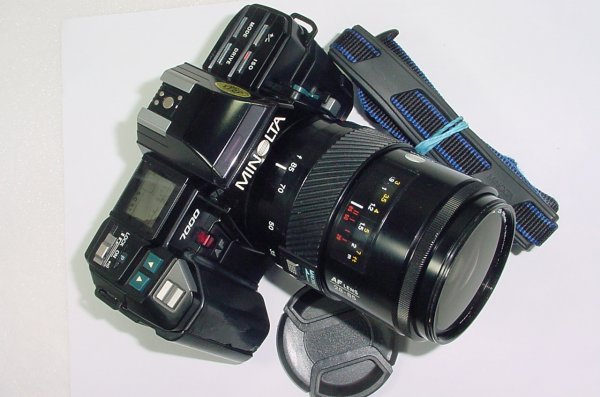 Minolta 7000 AF 35mm Film SLR Camera with 28-85mm F/3.5-4.5 AF MACRO Zoom Lens