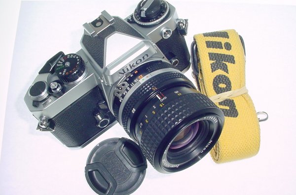 Nikon FE 35mm Film SLR Manual Camera + 35-70mm F/3.3-4.5 Zoom-Nikkor Lens